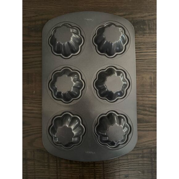 Wilton Fluted Muffin Non-Stick Heavy Pan – 6 Cavity Turks Head Design - Picture 5 of 7